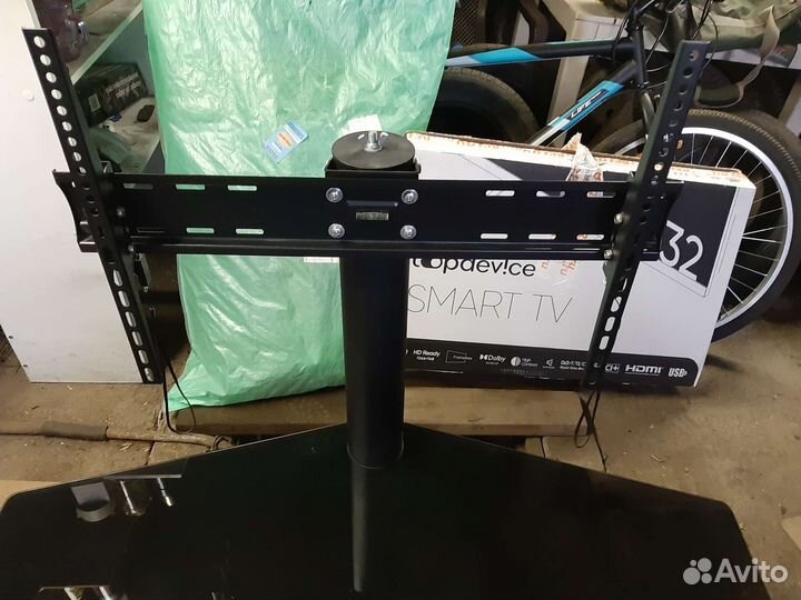 Стеклянная тумба под тв