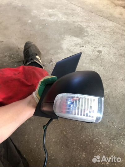 Зеркало боковое левое Volkswagen Touran 2004
