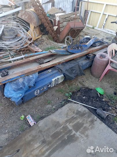 Подъемник автомобильный винтовой