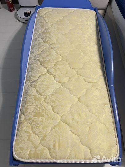 Детская кровать машина