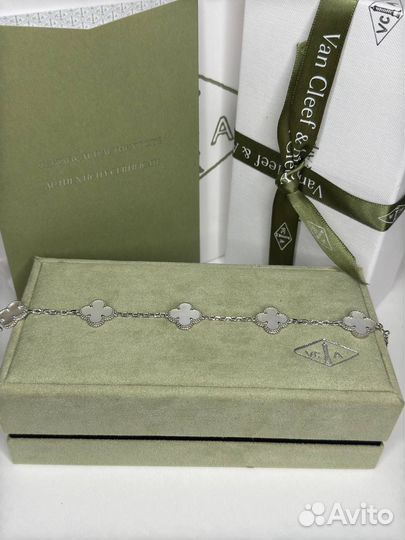 Золотой браслет Van Cleef