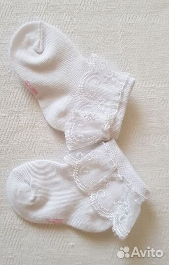 Детские вещи: рубашечка для крещения и носочки