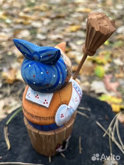 Резная фигура Баба Яга