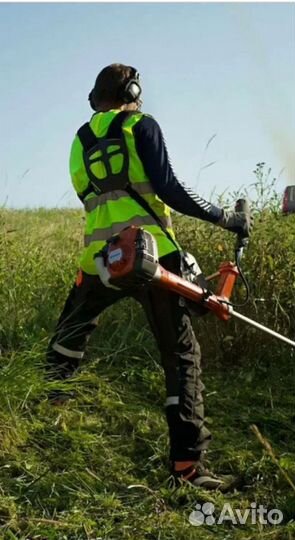 Покос травы триммером