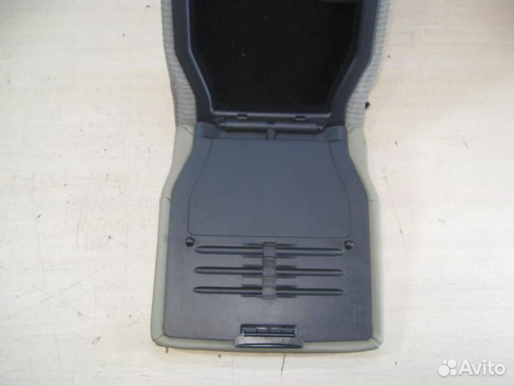 Подлокотник Renault Megane 2 (LM0C) 2006