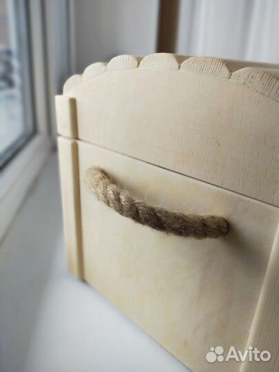 Сундук из натурального дерева