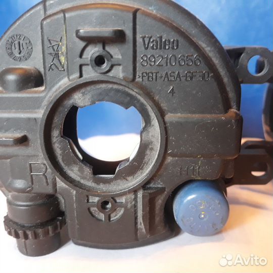 Противотуманная правая фара Тойота 89210656 ориг