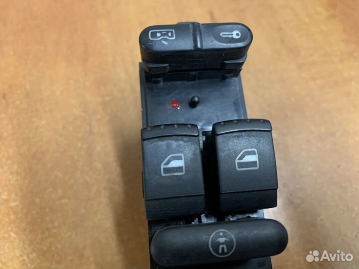 Блок управления стеклоподъемниками VW Passat B5