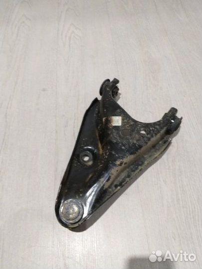 Рычаг подвески Nissan almera G15 Лев