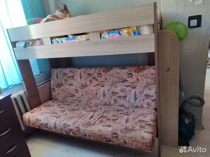 Кровать двухьярусная