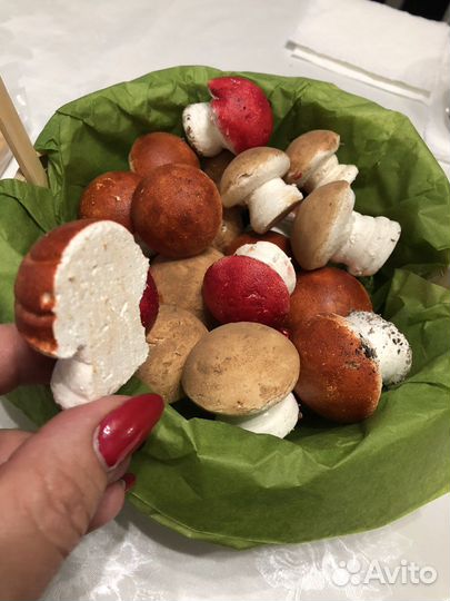 Зефирные грибы в корзине