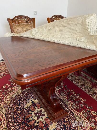 Стол со стульями