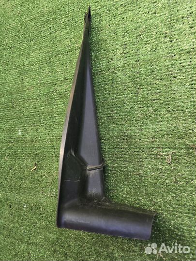 Желоб водоотвода под жабо VW Golf