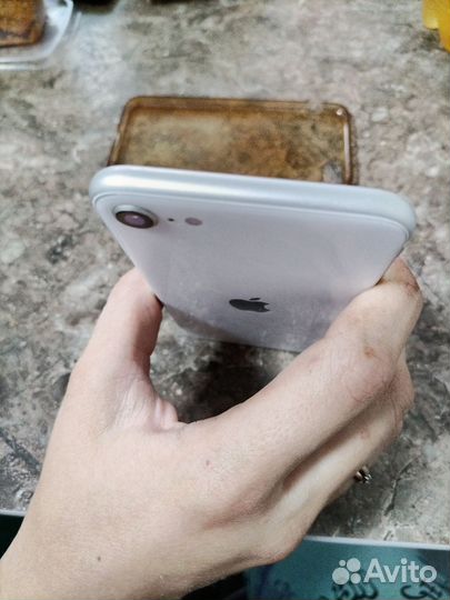 Телефон iPhone SE 2020