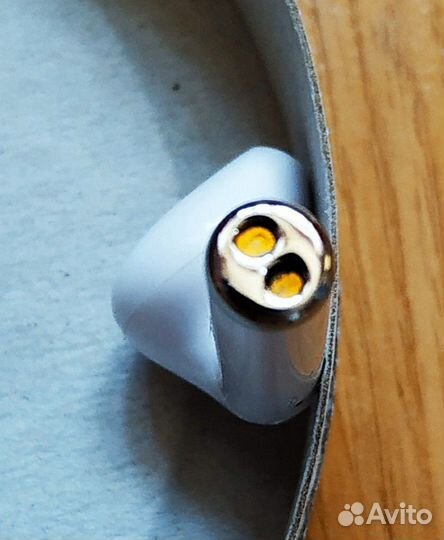 Беспроводной наушник