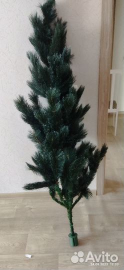 Ель искуственная 2 м. С инеем