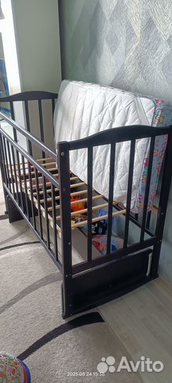 Детская кроватка маятник