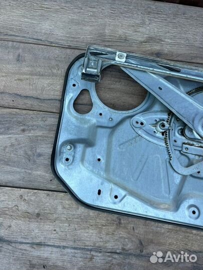 Стеклоподъемник передний правый Volvo S40 2.4