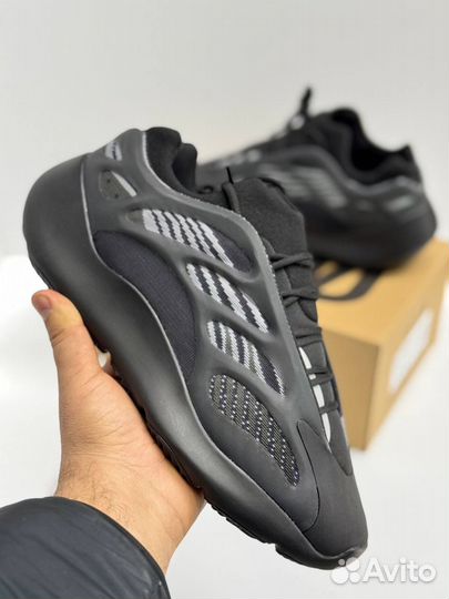 Adidas yeeze boost 700