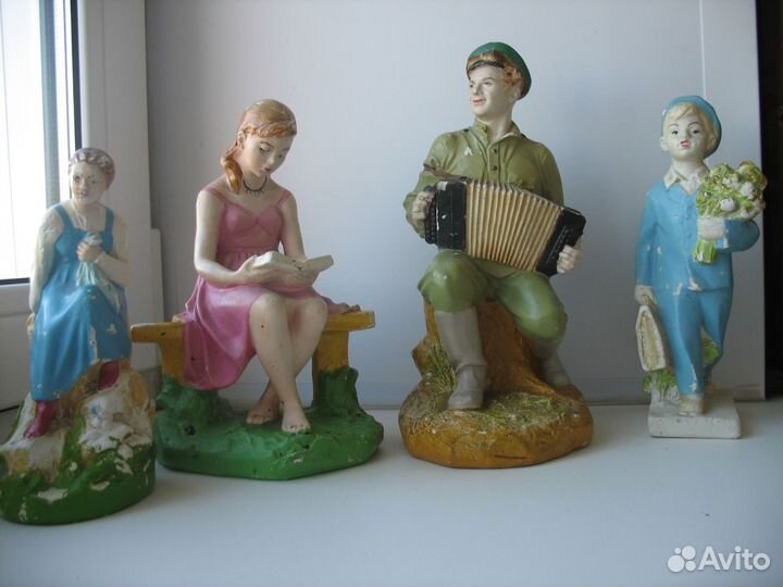 Фигурки Бровкин, девушка с книгой, школьник