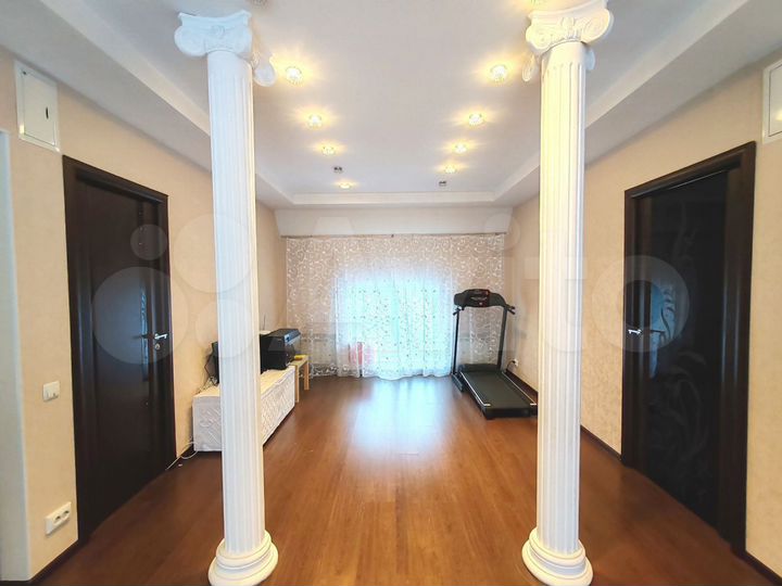 Дом 592 м² на участке 19 сот.