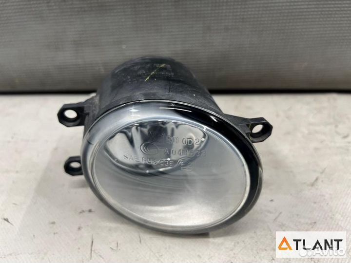 Туманка передняя правая toyota isis