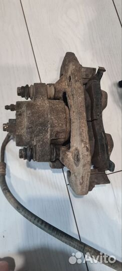 Суппорт тормозной передний левый