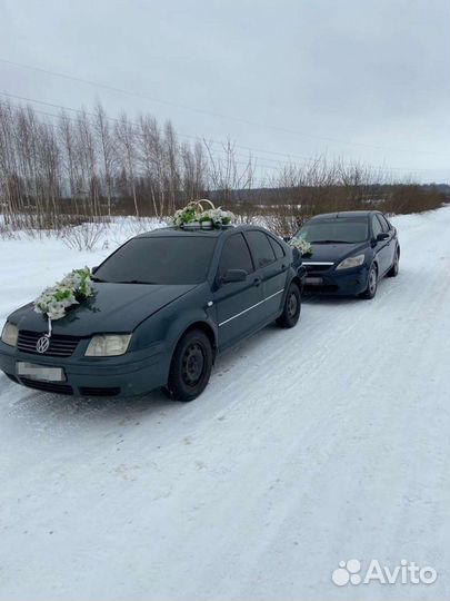 Свадебное украшение на машину