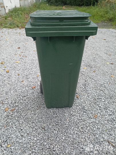 Мусорный бак на колесах
