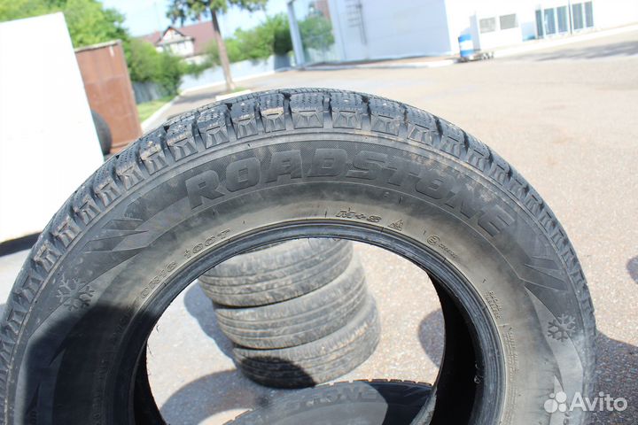 Roadstone Winguard WinSpike SUV 215/70 R16