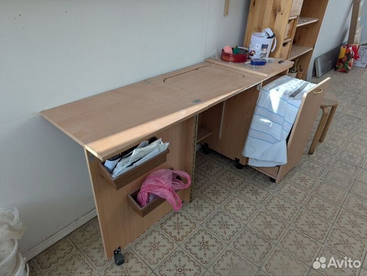 Швейный стол для швеи