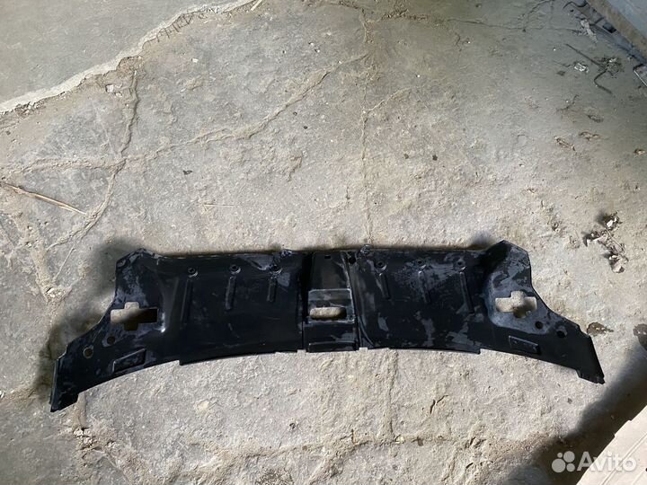 Накладка замка капота Audi A8 S8