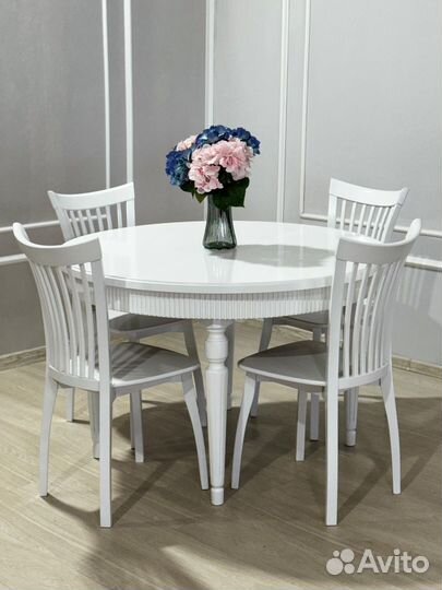 Кухонный стол и стулья