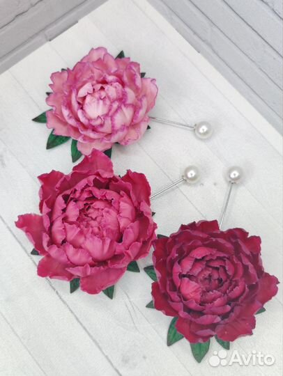Брошь с пионом