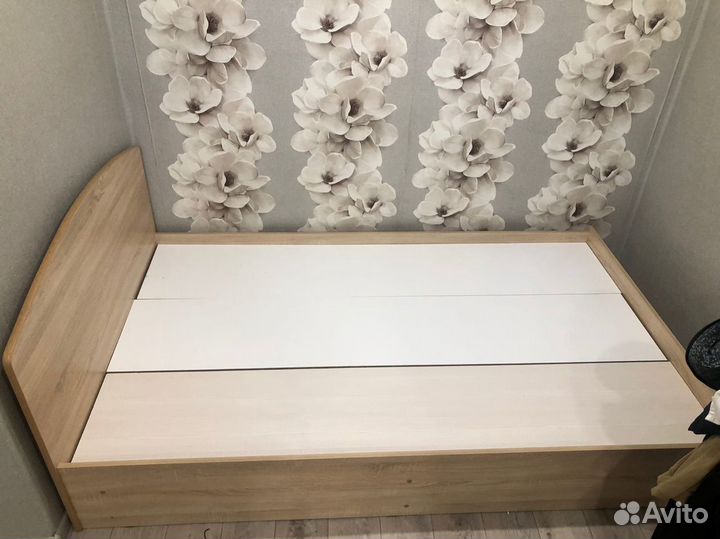 Кровать