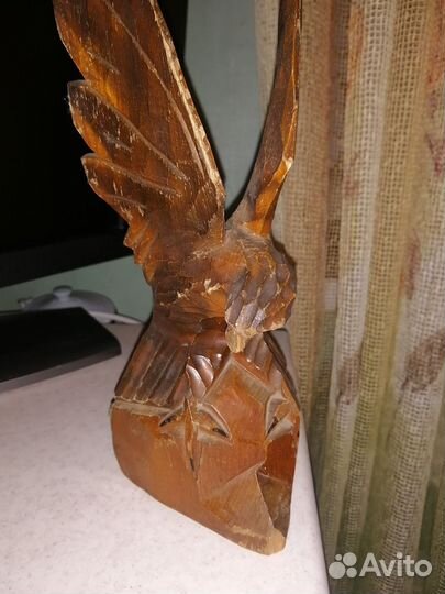 Орел из дерева