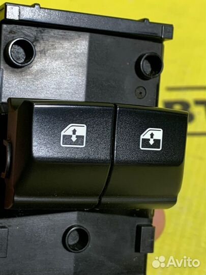 Блок управления стеклоподъемниками Kia Ceed 3 CD