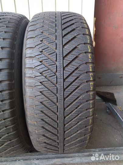 Goodyear Vector 4Seasons 225/55 R17