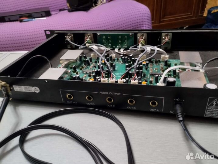 База для радиомикрофонов Artur forty dm-104