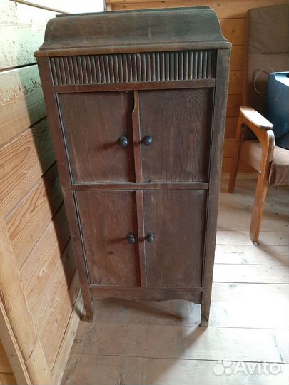 Старинная тумба-консоль от граммофона 