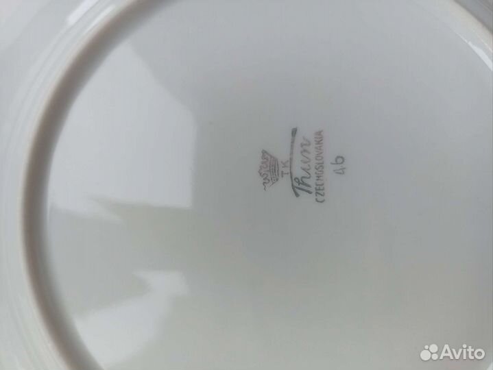 Винтажные тарелки и молочник