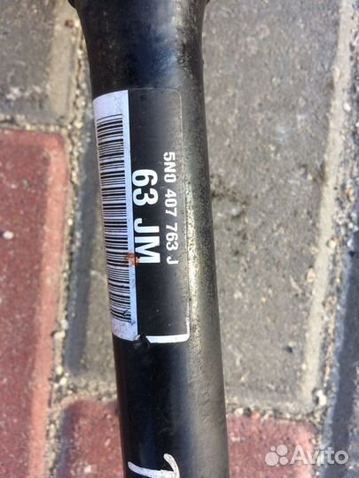 Привод передний левый правый Тигуан 2012 год