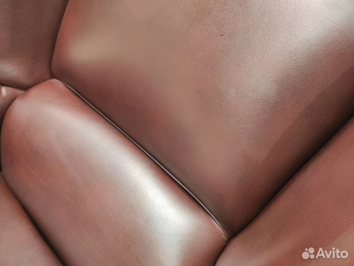 Кресло конференц Амадей К104 (кожа) б/у 12496