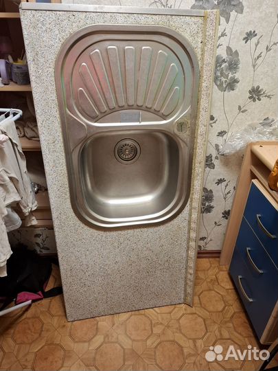 Раковина с куском столешника