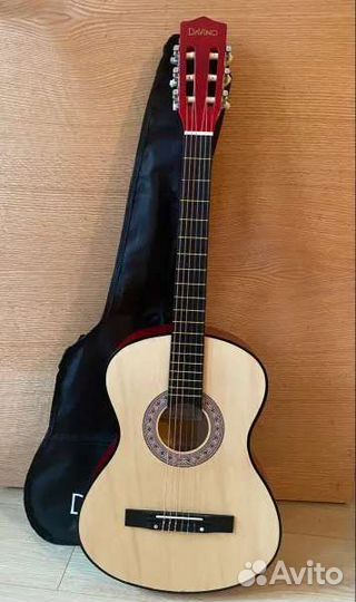 Классическая гитара с набором