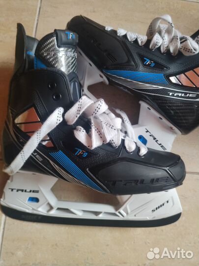 Продам коньки хоккейные true tf9
