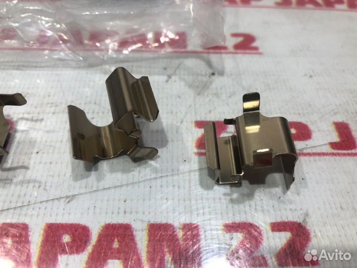 Зажим тормозных колодок задний Mitsubishi Airtrek