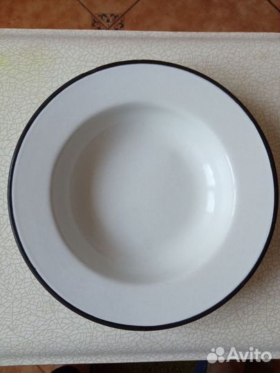 Тарелка эмалированная и другая посуда из СССР