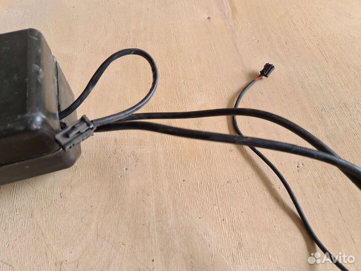 Доводчик багажника Mercedes W221