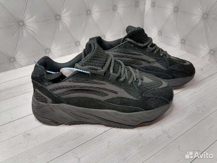 Кроссовки adidas yeezy boost 700 размер 38-39